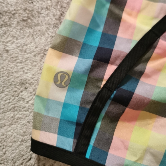 Lululemon plaid shorts - Picture 4 of 6